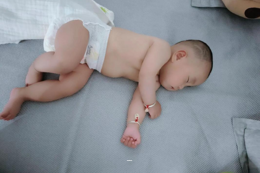 丽江宝宝脚心出汗怎么回事